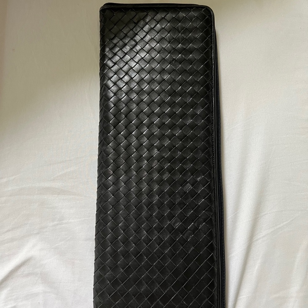VINTAGE LEATHER TIE HOLDER
